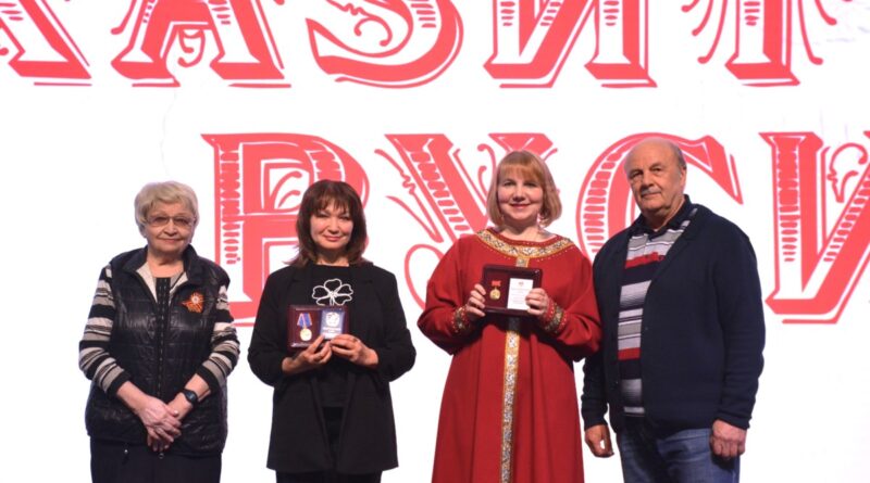 Мария Парамонова (Мира Валдай) получила медаль Дмитрий Донской. Вручил Николай Иванов